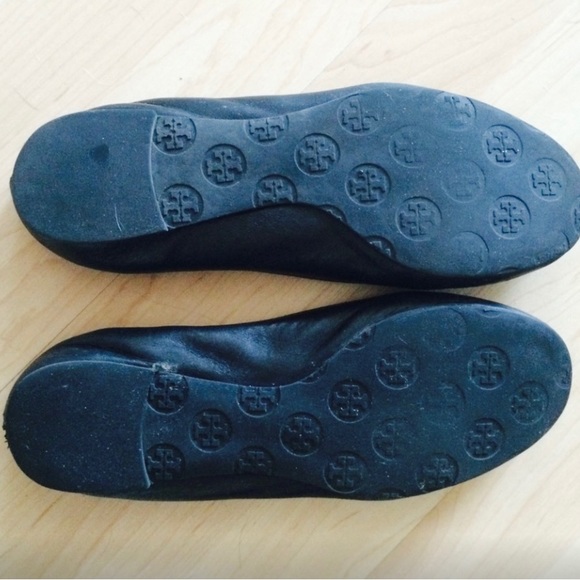 Tory Burch Reva ballet flat. Black and gold. - Picture 2 of 4